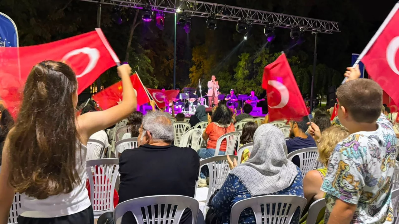 Bursa'da 30 Ağustos coşkusu başladı! K&uuml;lt&uuml;rpark'ta zafer konserleri