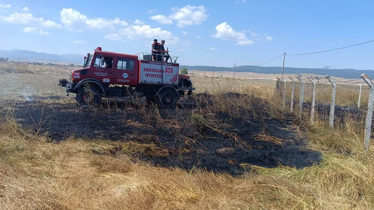 Anız yangını büyümeden söndürüldü