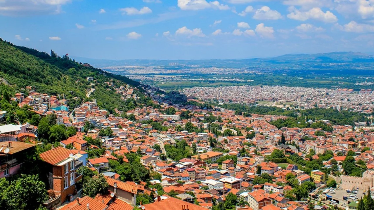 Bursa'nın en &ccedil;ok kazandıran il&ccedil;esi belli oldu! Mudanya ve Nil&uuml;fer yarışında zirve el değiştirdi...