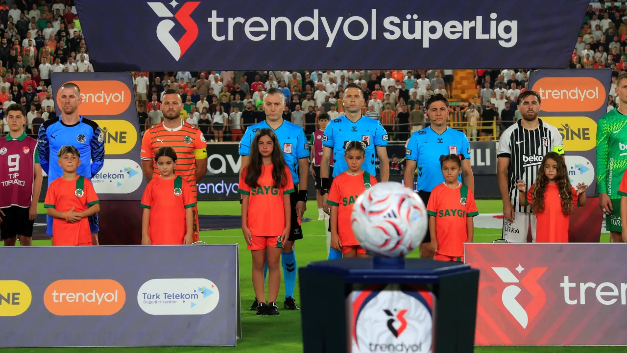 Alanyaspor-Beşiktaş maçının tartışmalı pozisyonları için suç duyurusu