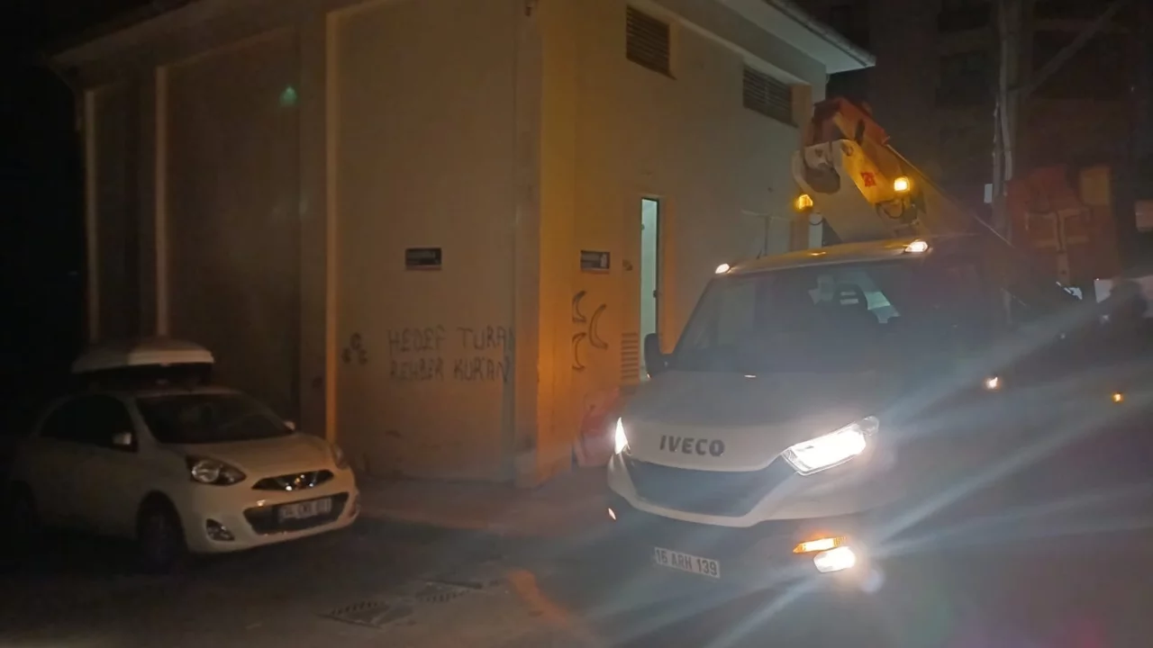 Orhangazi'de elektrik kesintileri vatandaşı ve esnafı isyan ettirdi