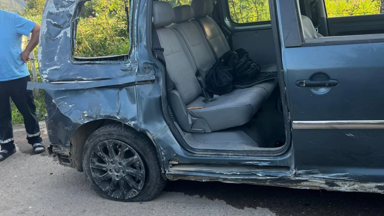 Ordu'da hafif ticari araç takla attı: 5 yaralı