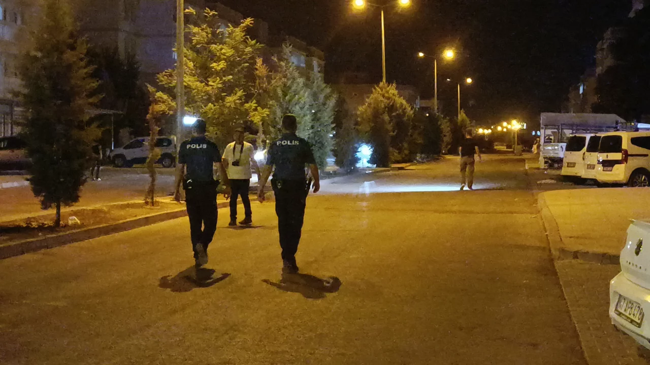 Nusaybin'de maskeli ve motosikletli saldırganlar iş yerine ateş a&ccedil;tı