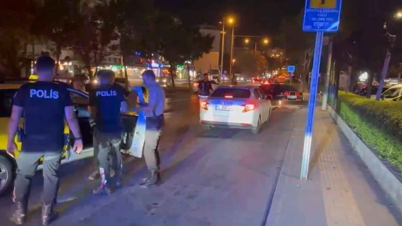 Bursa'nın 3 il&ccedil;esinde emniyet g&uuml;&ccedil;leri sahaya indi! Binlerce şahıs sorgulandı
