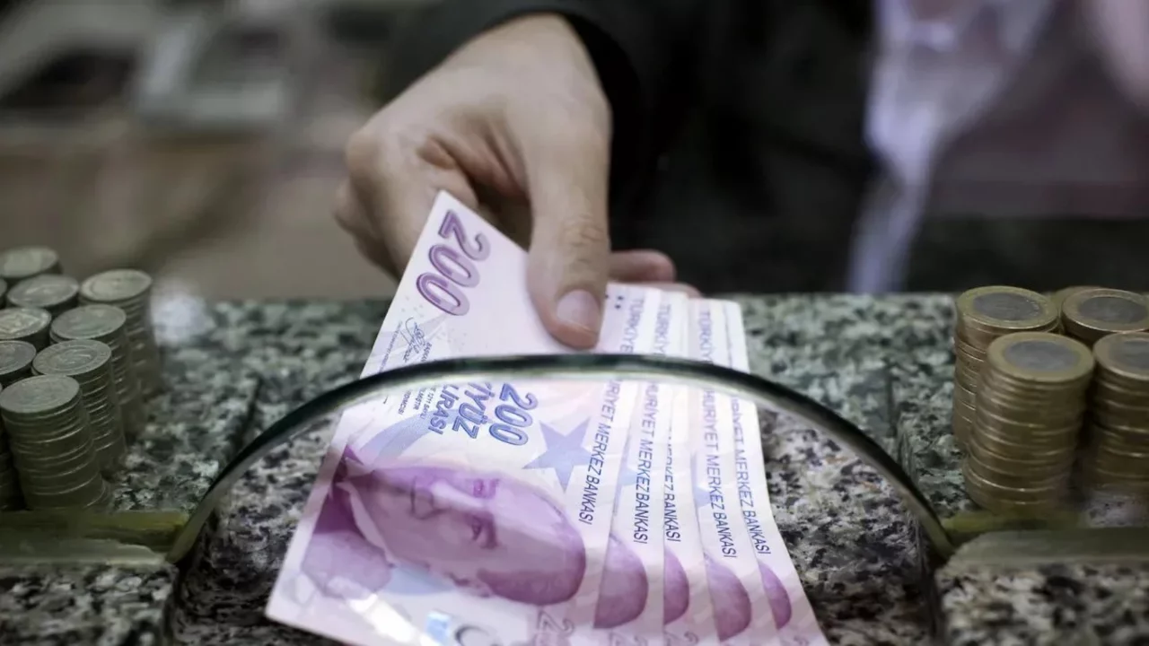 Maaş Promosyonu Rehberi: 2024 G&uuml;ncel Tutarlar ve Banka Değişimi