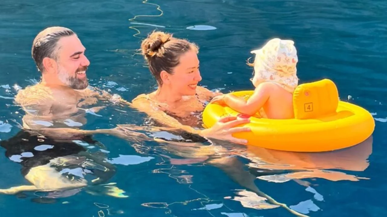 Neslihan Atag&uuml;l ve Kadir Doğulu'dan oğulları Aziz'le tekne tatili! Aile pozları beğeni topladı