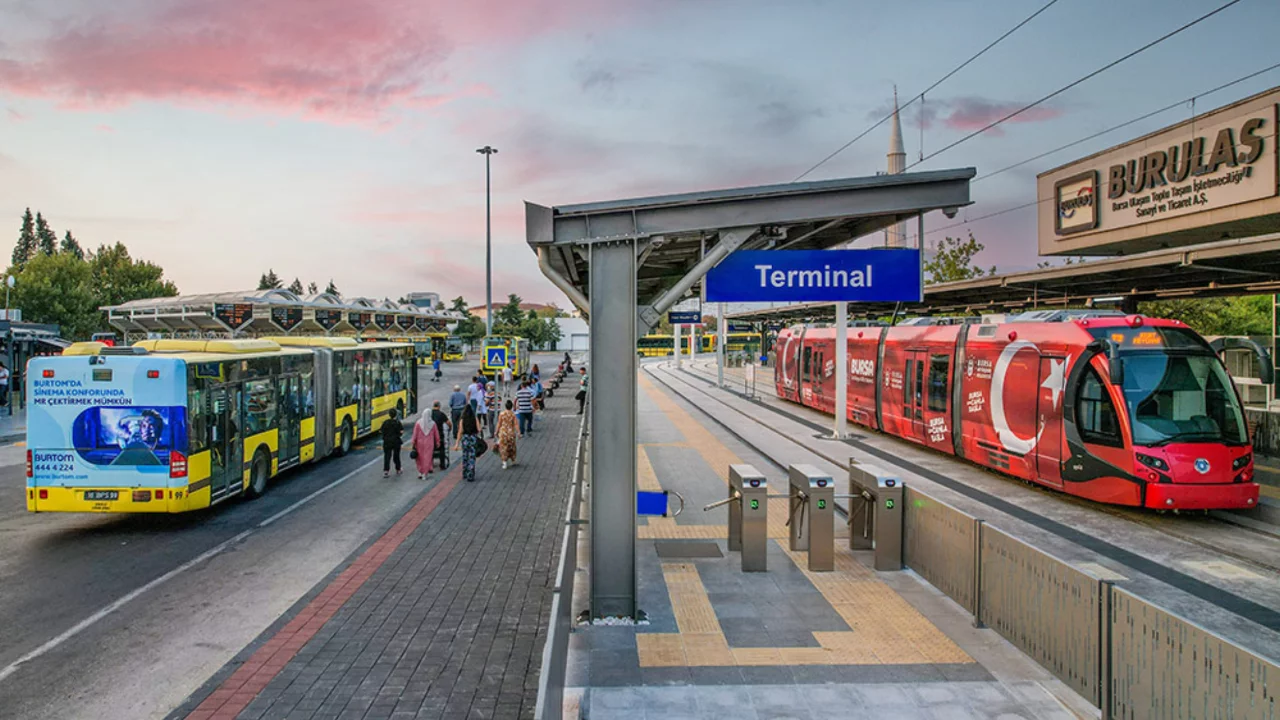 30 Ağustos'ta Bursa'da toplu taşıma &uuml;cretsiz mi? BursaRay, otob&uuml;s ve tramvay &uuml;cretsiz olacak mı?