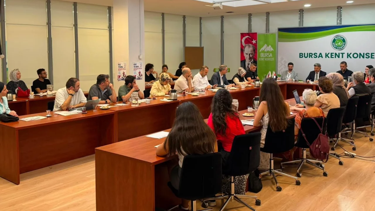 Bursa'nın geleceği i&ccedil;in yeni adım! Gen&ccedil;ler afet &ccedil;alışmalarında aktif rol alacak