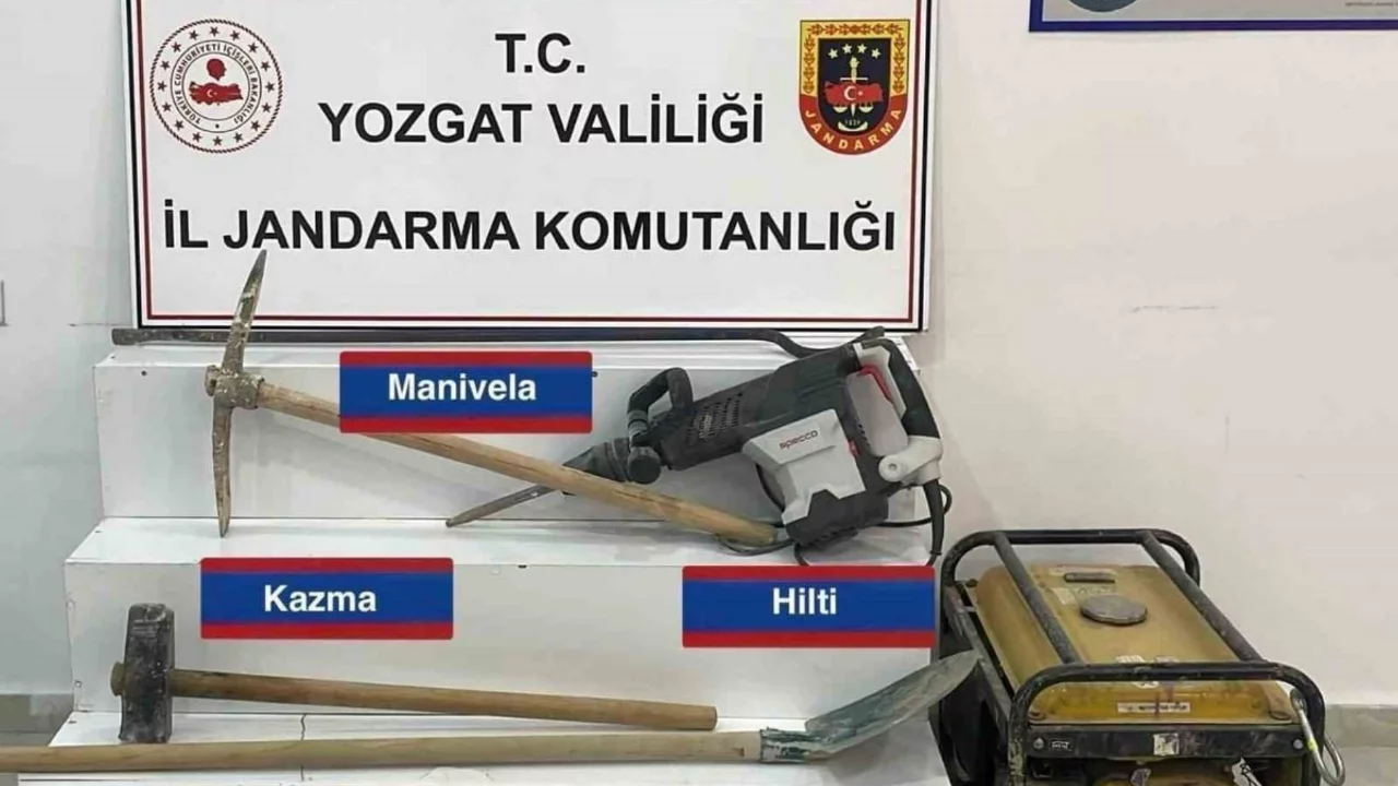 Ka&ccedil;ak kazı operasyonu: 4 g&ouml;zaltı
