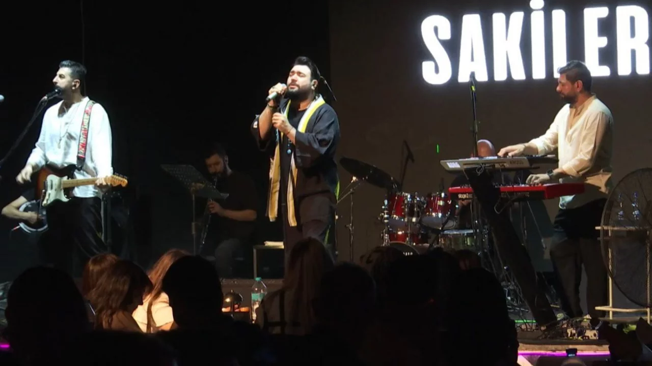 Sakiler hayranlarını &uuml;zen haber! Yıllardır birlikteydiler, yollar ayrıldı