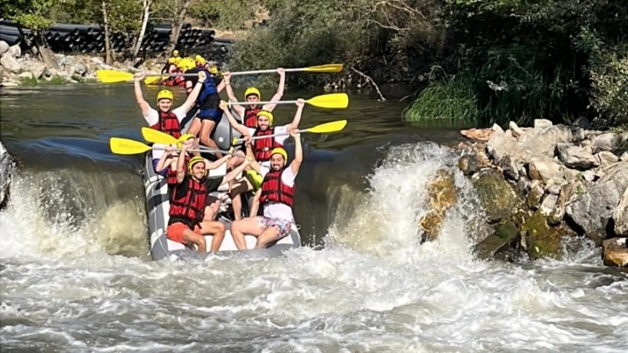Bursalı mimarlar bu kez projelerde değil Kocasu &Ccedil;ayı'nda buluştu! Adrenalin dolu rafting