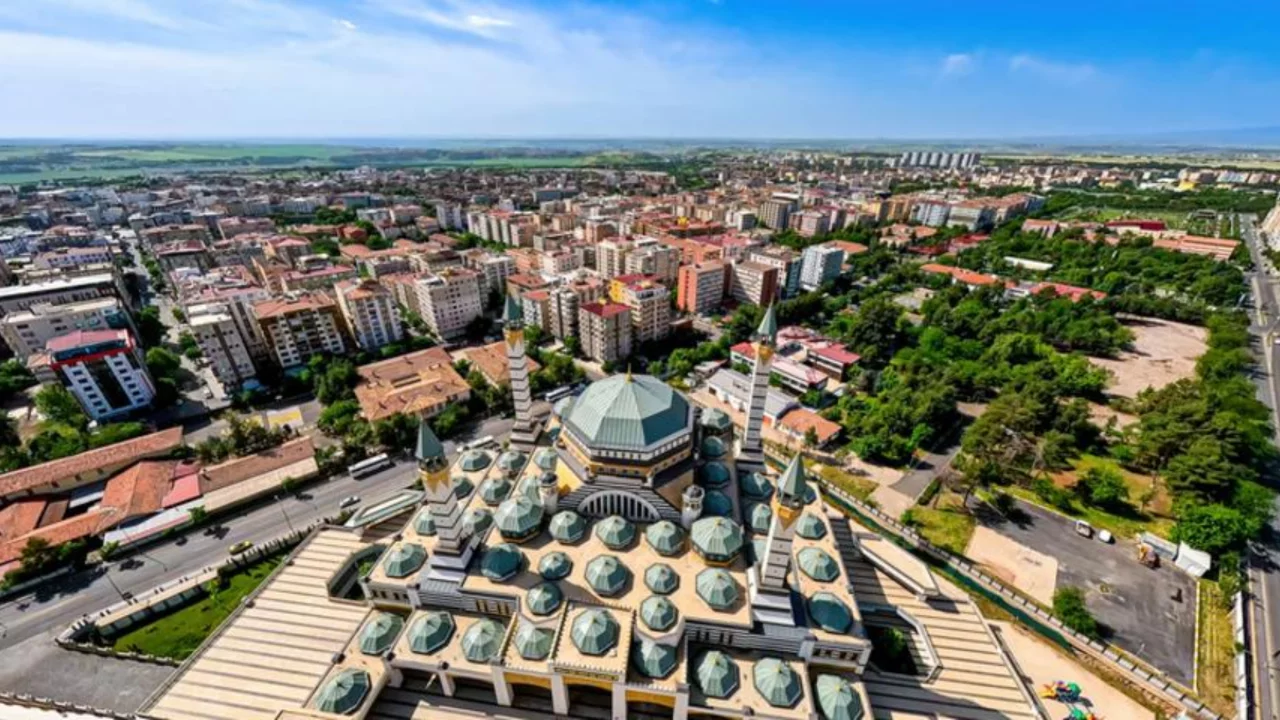 T&uuml;rkiye'nin en kalabalık mahallesi belli oldu! Ne İstanbul ne de Ankara'da