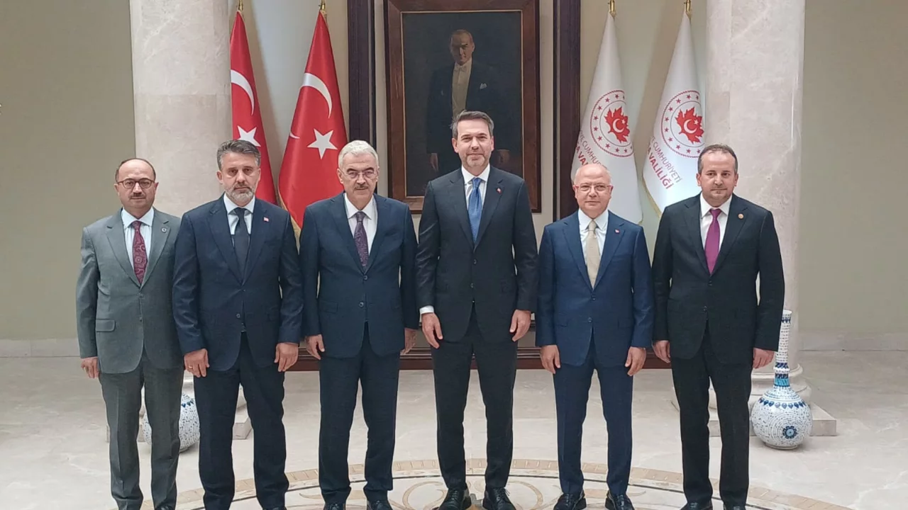 Bursa'da Bakan Bayraktar'dan Valilik ziyareti!