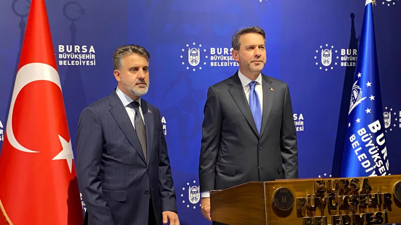 Bakan Bayraktar Bursa B&uuml;y&uuml;kşehir Belediyesi'ni ziyaret etti