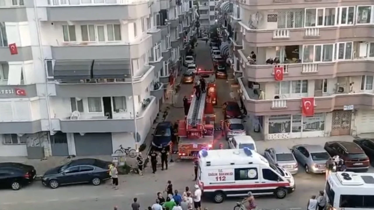 Bursa'da ev yangını: Dumanda mahsur kalan 2 kişi itfaiyeyle kurtarıldı
