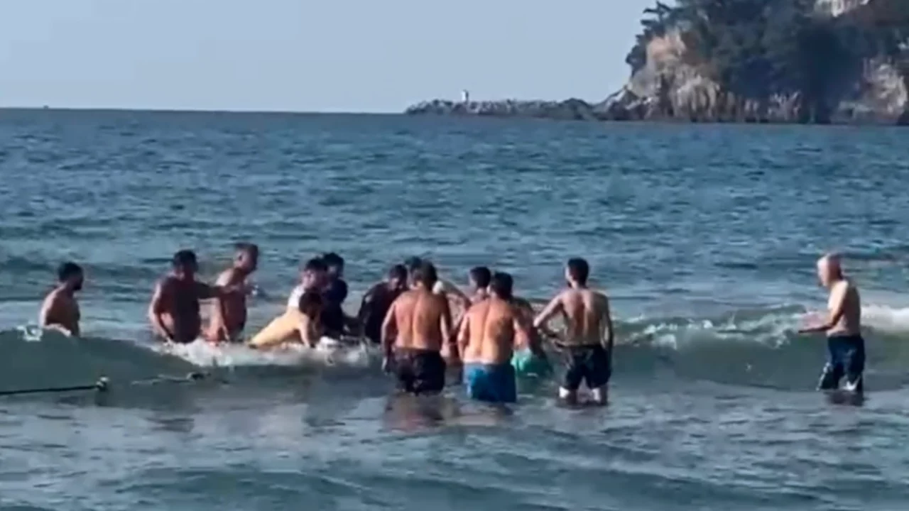 3 kişiyi kurtarmak i&ccedil;in denize giren emekli imam canından oldu