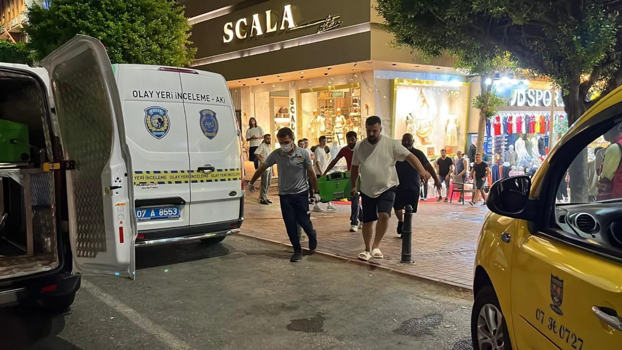 Alanya'da İsveçli turist otel odasında ölü bulundu