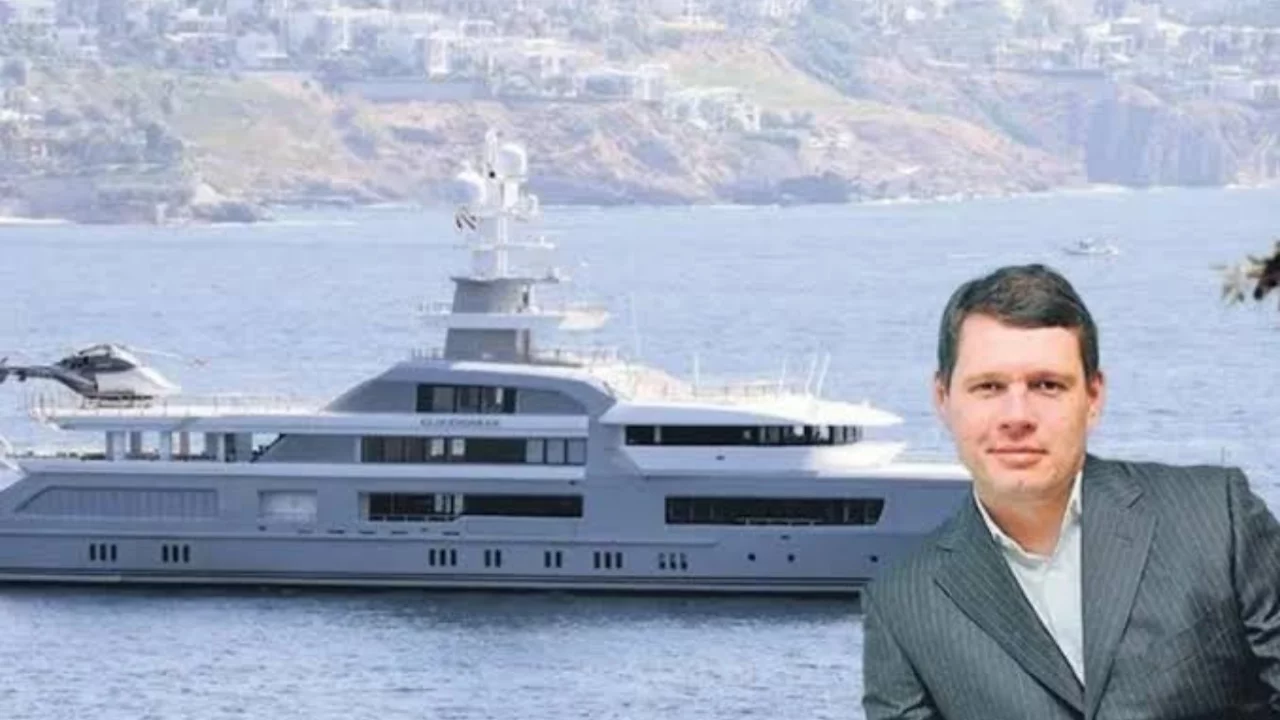 250 milyon dolarlık dev yat Kuşadası'na geldi! "Cloudbreak" g&ouml;renleri şaşkına &ccedil;evirdi