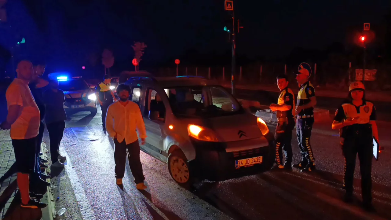 Bursa'da kaza sonrası ortalık gerildi! Basın mensuplarına saldırmaya &ccedil;alıştı