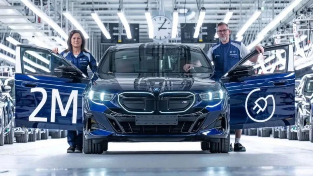 BMW'den büyük başarı: 2 milyonuncu elektrikli araç banttan indi