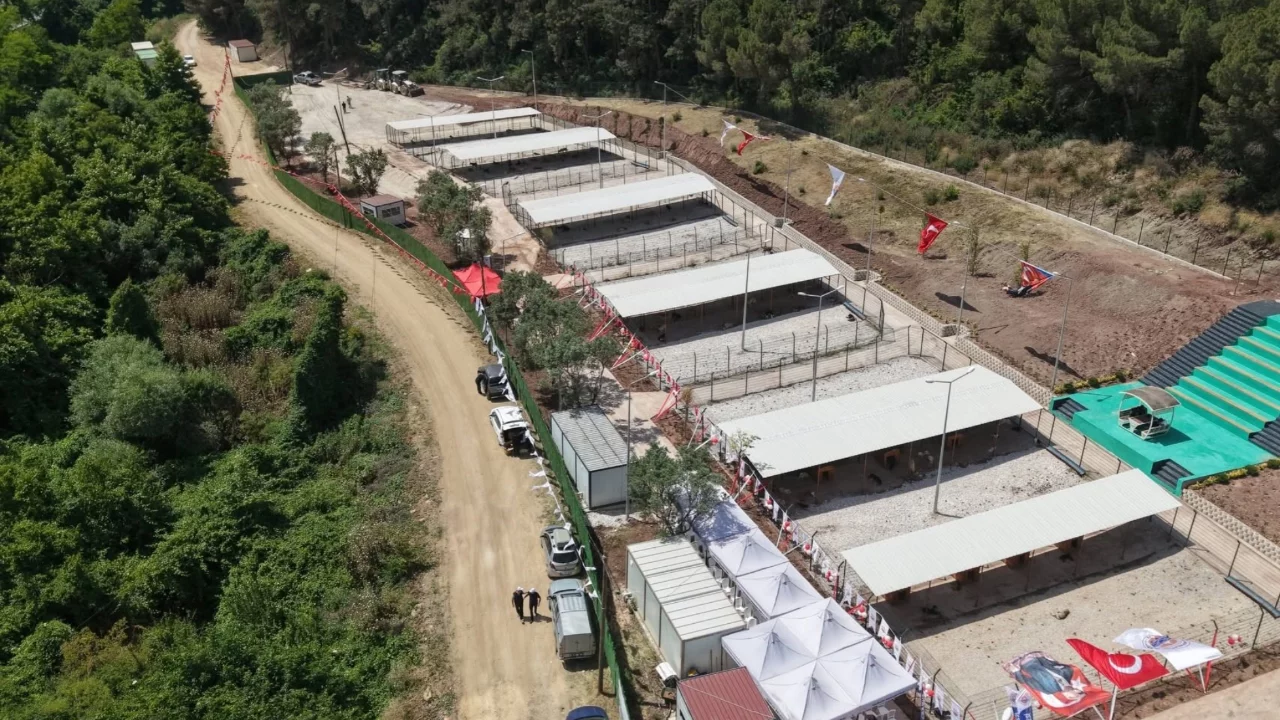 Bursa'da hayvan yaşam alanı tartışması! A&ccedil;ıldıktan sonra ziyaret&ccedil;ilere kapatıldı