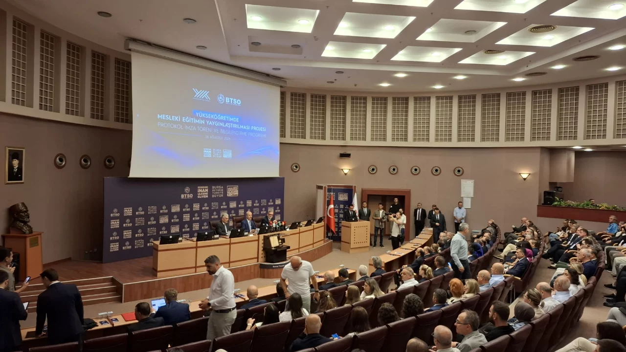 Bursa'da &uuml;niversite okuyanları ilgilendiriyor! Eğitim ve iş d&uuml;nyası birleşiyor