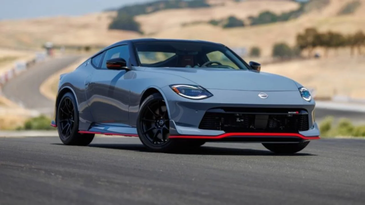Nissan, makyajlanan yeni Fairlady Z ve Z Nismo modellerini tanıttı