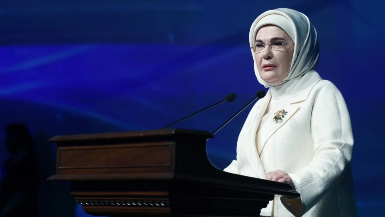 Emine Erdoğan, yazar Şule Y&uuml;ksel Şenler'i vefatının 7'nci yılında andı
