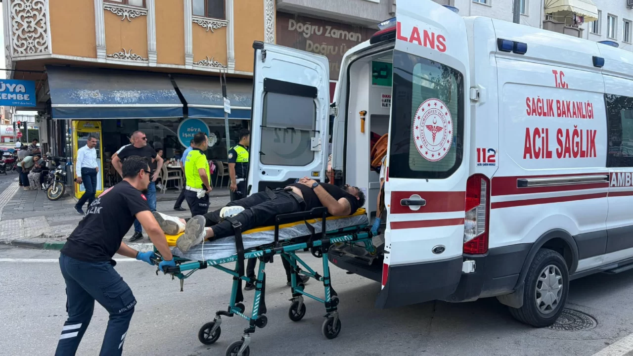 Bursa'da motosiklet sürücüsü seyir halindeyken rahatsızlandı! Yola savruldu