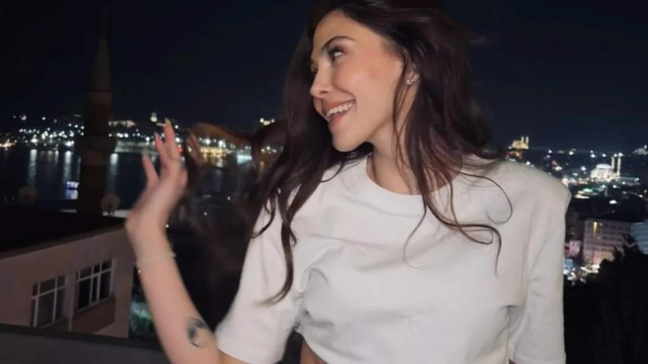 Dilara Aksüyek bikinili pozlarıyla sosyal medyayı salladı!