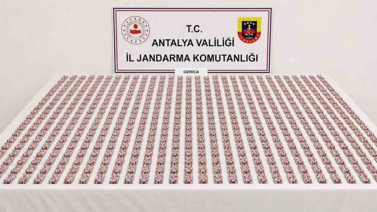 Araçtan çıktı! Binlerce uyuşturucu hap ele geçirildi, 6 kişi gözaltında
