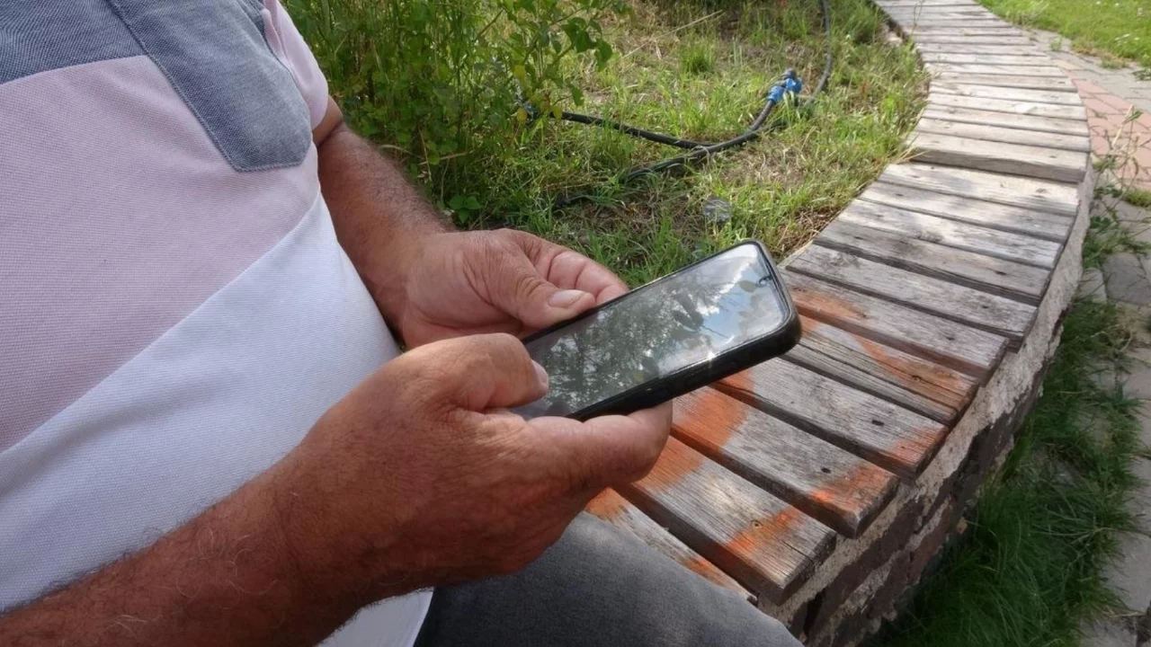 Masum g&ouml;r&uuml;nen mesaj b&uuml;y&uuml;k şok yaşattı! Kredi kartından binlerce lira &ccedil;ekildi