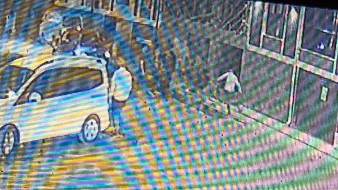 Bursa'da ara&ccedil; alım satımı silahlı kavgaya d&ouml;n&uuml;şt&uuml;! Yaralı var...