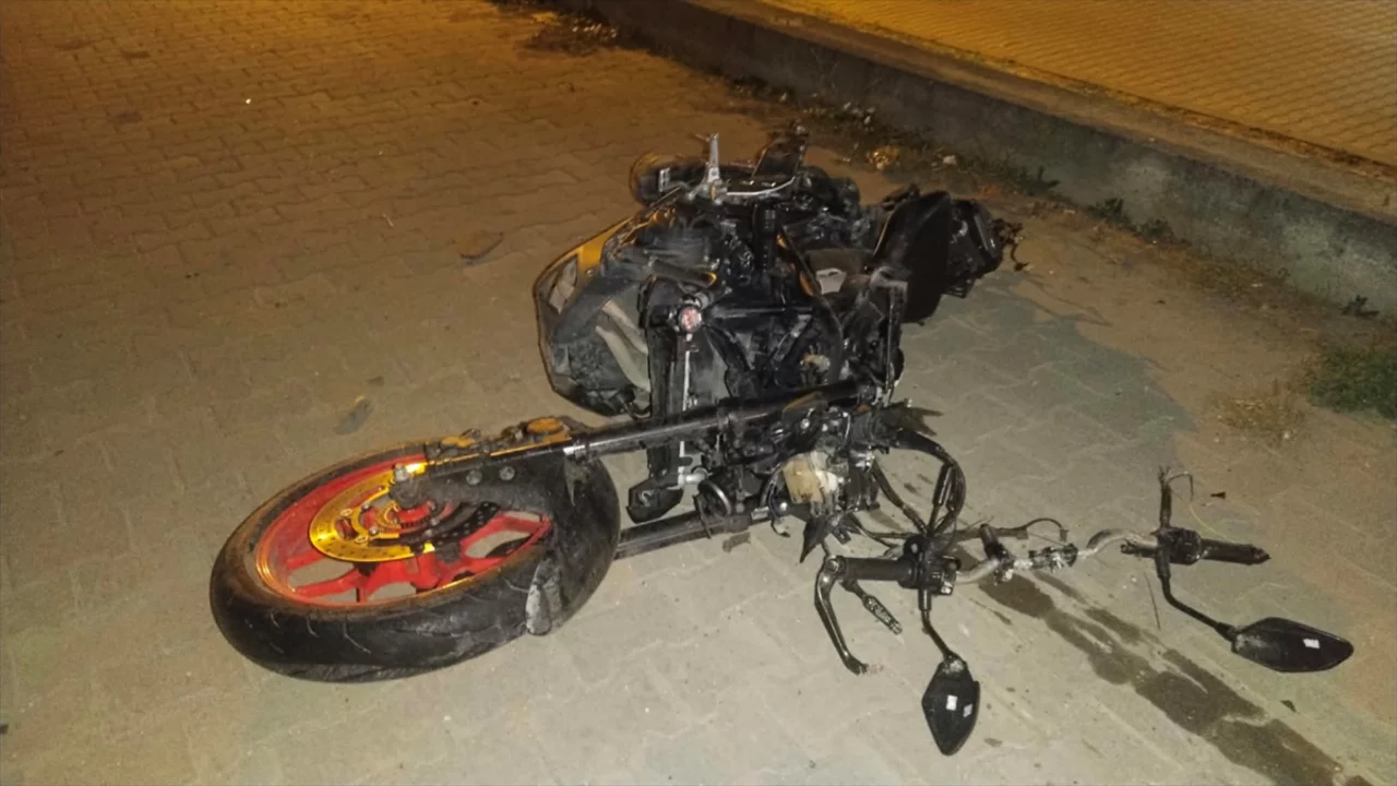 Bursa'da feci motosiklet kazası: 20 yaşındaki s&uuml;r&uuml;c&uuml; kurtarılamadı