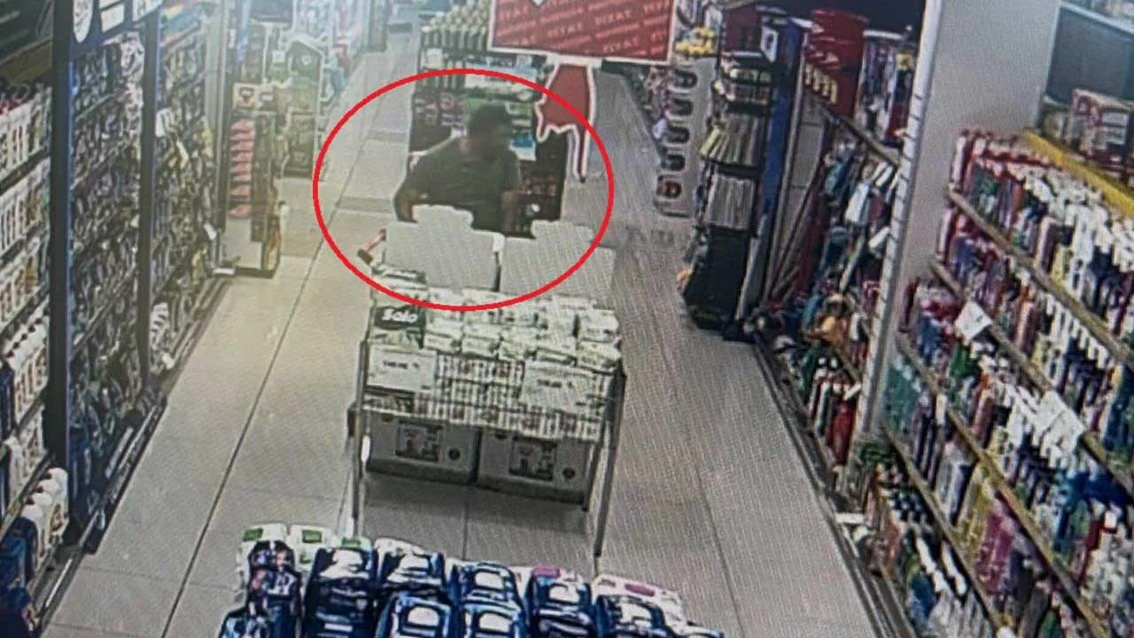 Bursa'da akılalmaz sigara hırsızlığı! 440 paketi &ccedil;antasına doldurdu, sonra sıraya girip bekledi