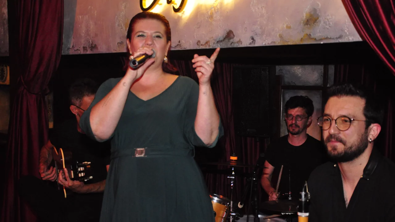 Demet Tuğcu'dan  hafta sonuna damga vuran gece