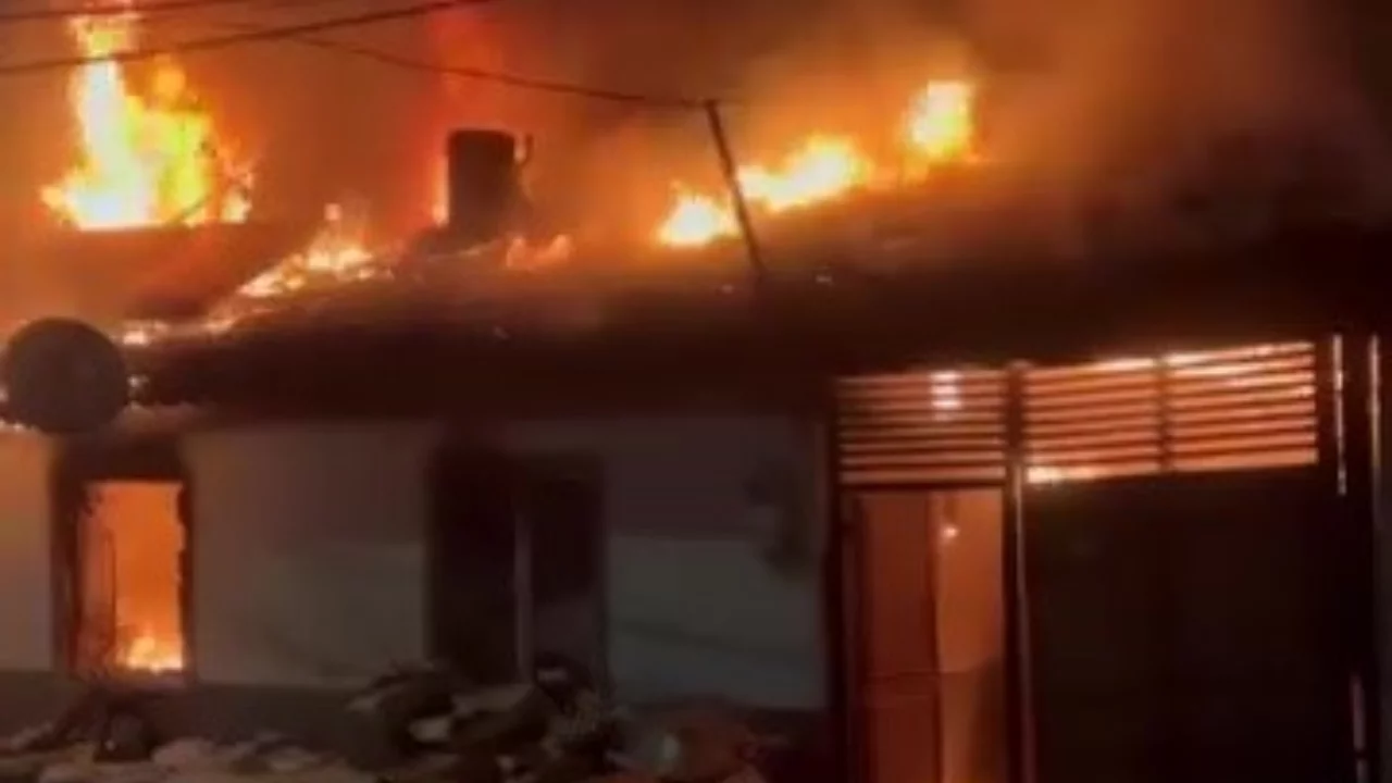 Bursa'da korkutan ev yangını! Alevler dakikalar i&ccedil;inde her yeri sardı