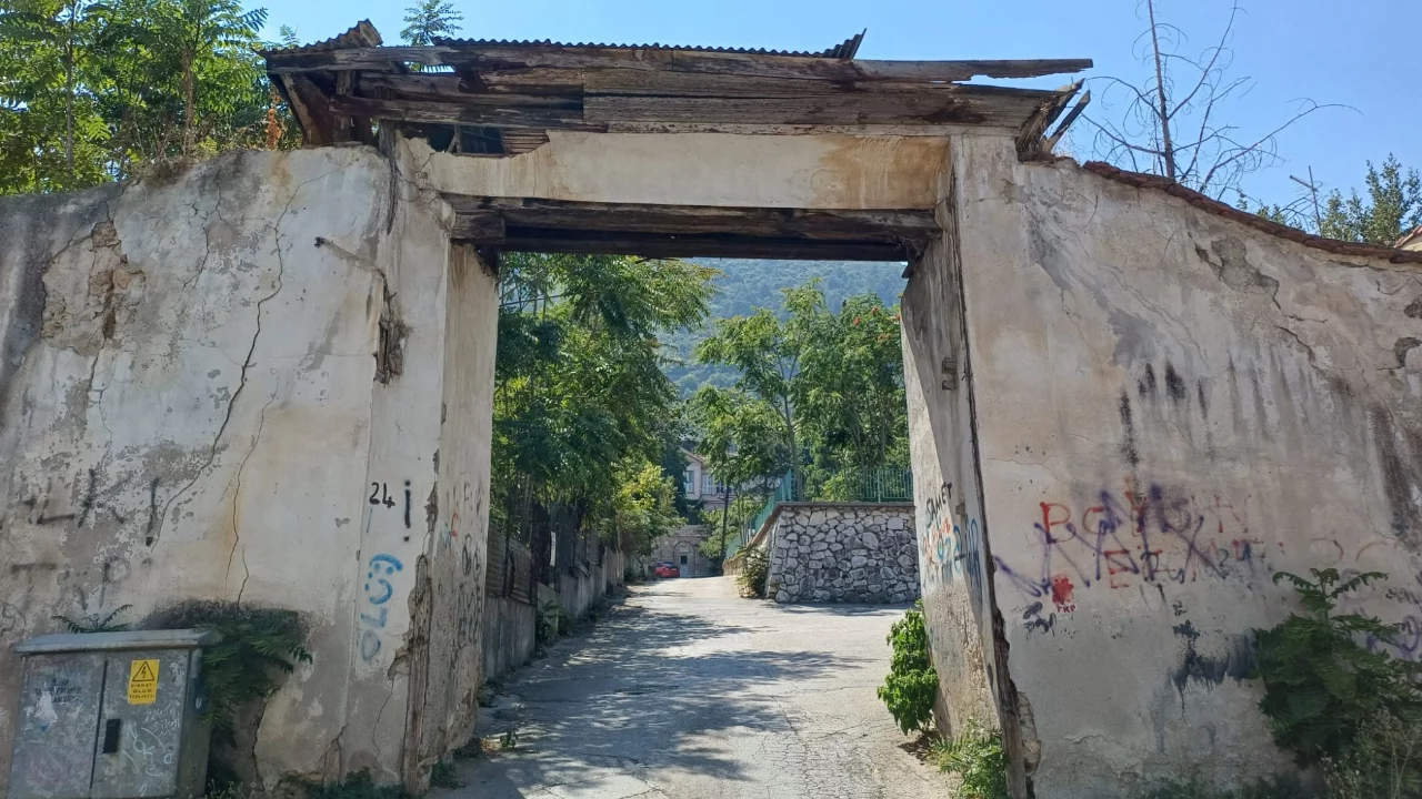 Bursa'da okul önündeki geçit kapısı tehlike saçıyor!