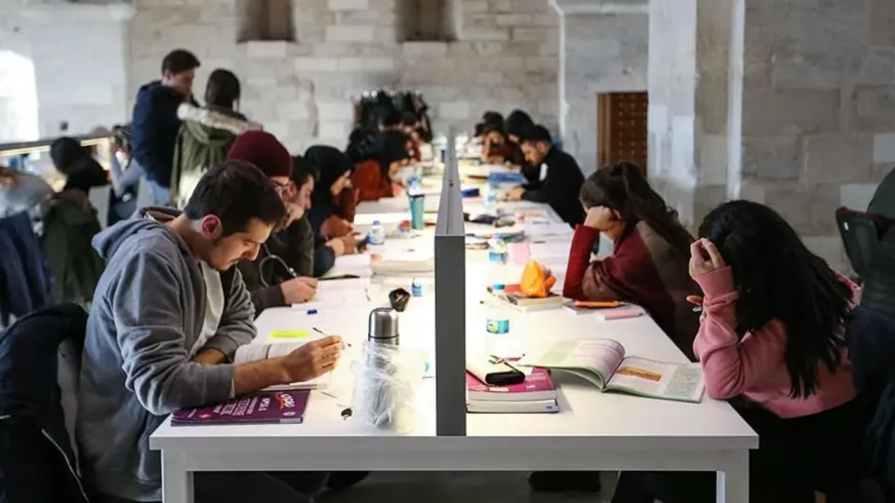 &Uuml;niversite &ouml;ğrencilerini ilgilendiriyor! Artık o &uuml;cret alınmayacak