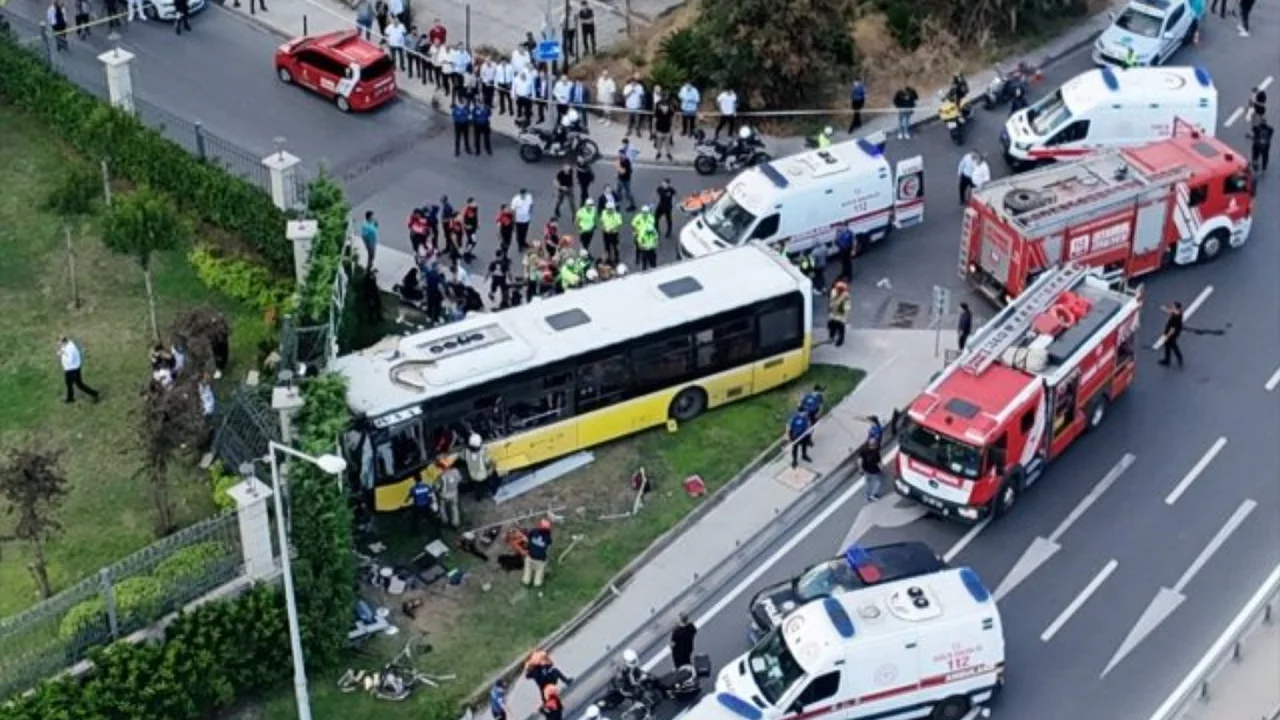 Yaptığı manevrayla otob&uuml;steki 2 kişinin &ouml;l&uuml;m&uuml;ne sebep olan s&uuml;r&uuml;c&uuml; tutuklandı!