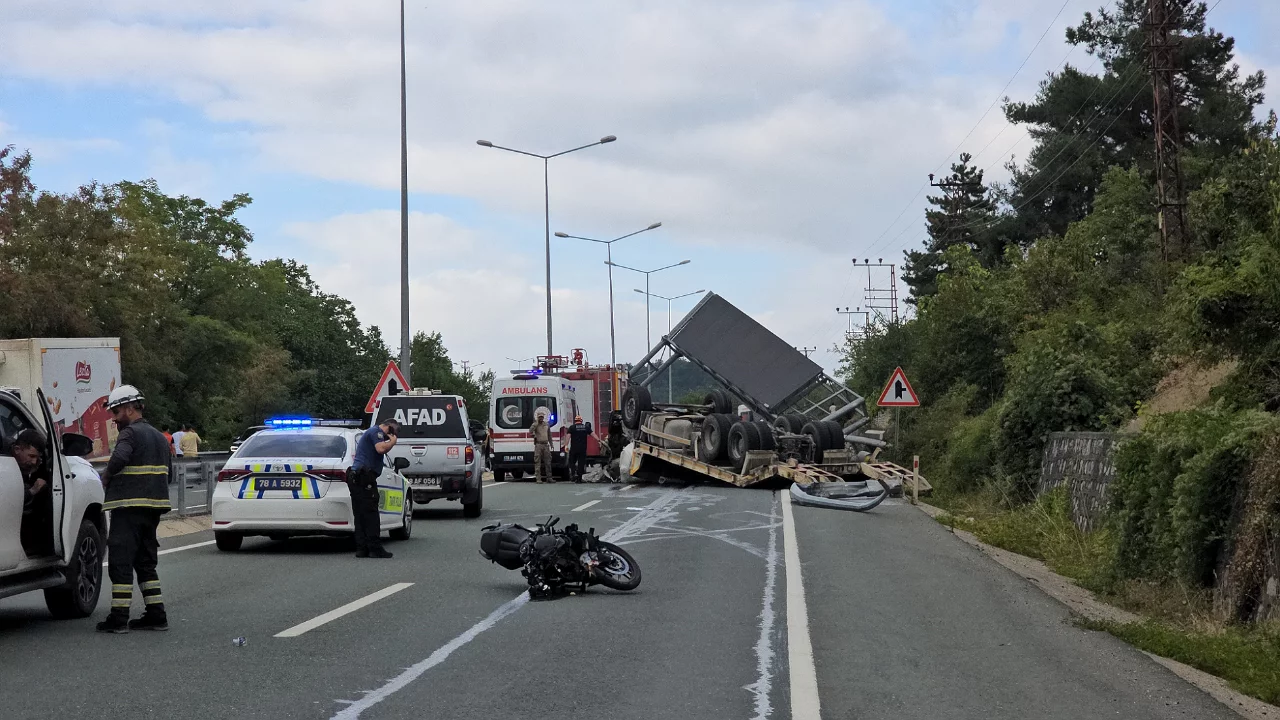 Freni patlayan tır dehşet sa&ccedil;tı! 2 kişi hayatını kaybetti