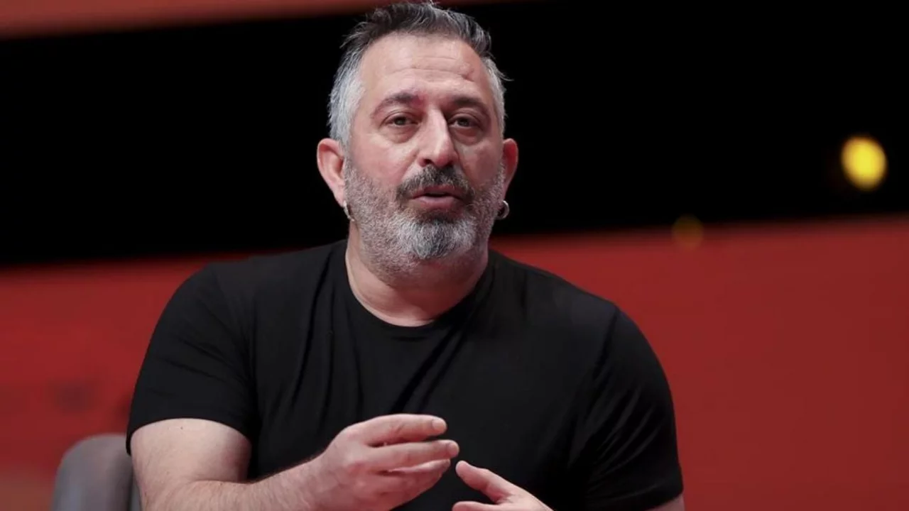 Cem Yılmaz yoğun bakımda! Doktorundan sağlık durumuna ilişkin a&ccedil;ıklama