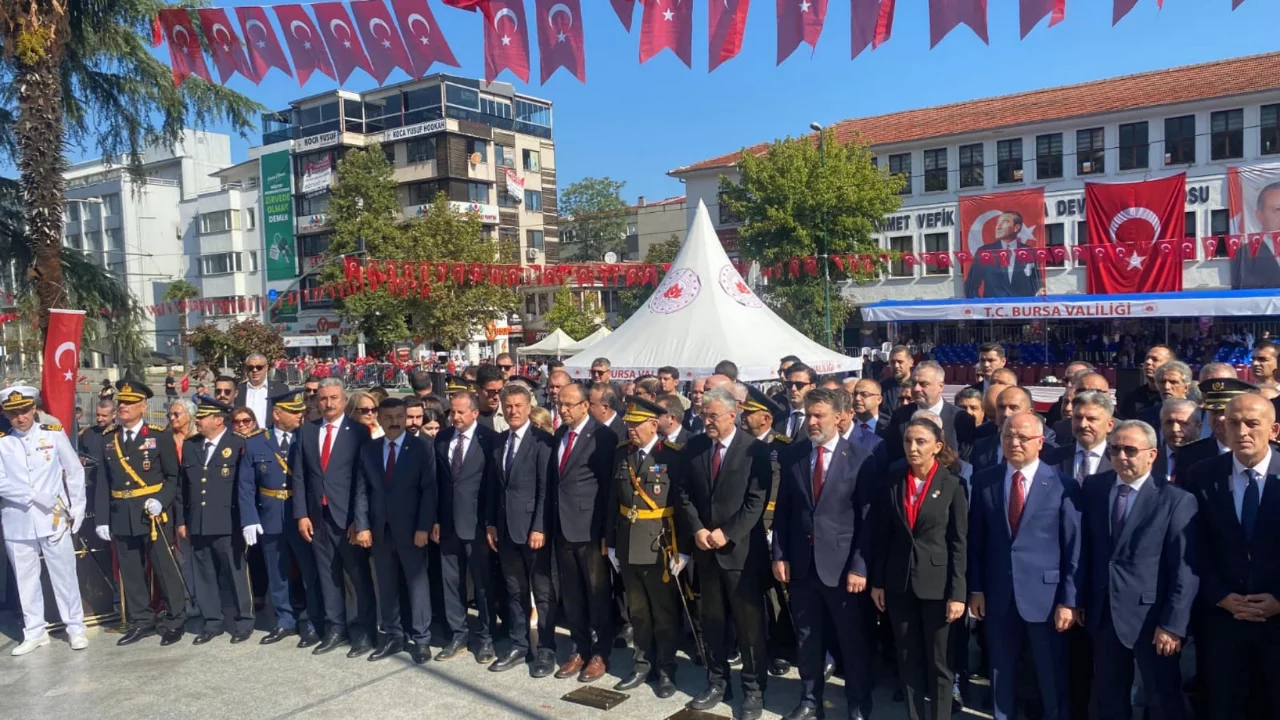 Bursalılar Heykel'de buluştu! 30 Ağustos'ta duygu dolu anlar