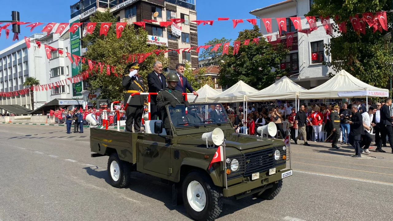 Bir milletin zaferi! Bursa sokaklarında 30 Ağustos coşkusu...