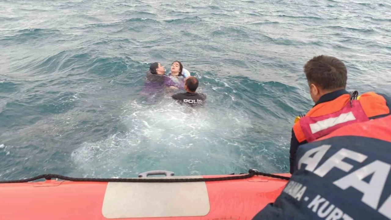 Van Gölü'nde can simidiyle sürüklenen 3 kişi kurtarıldı