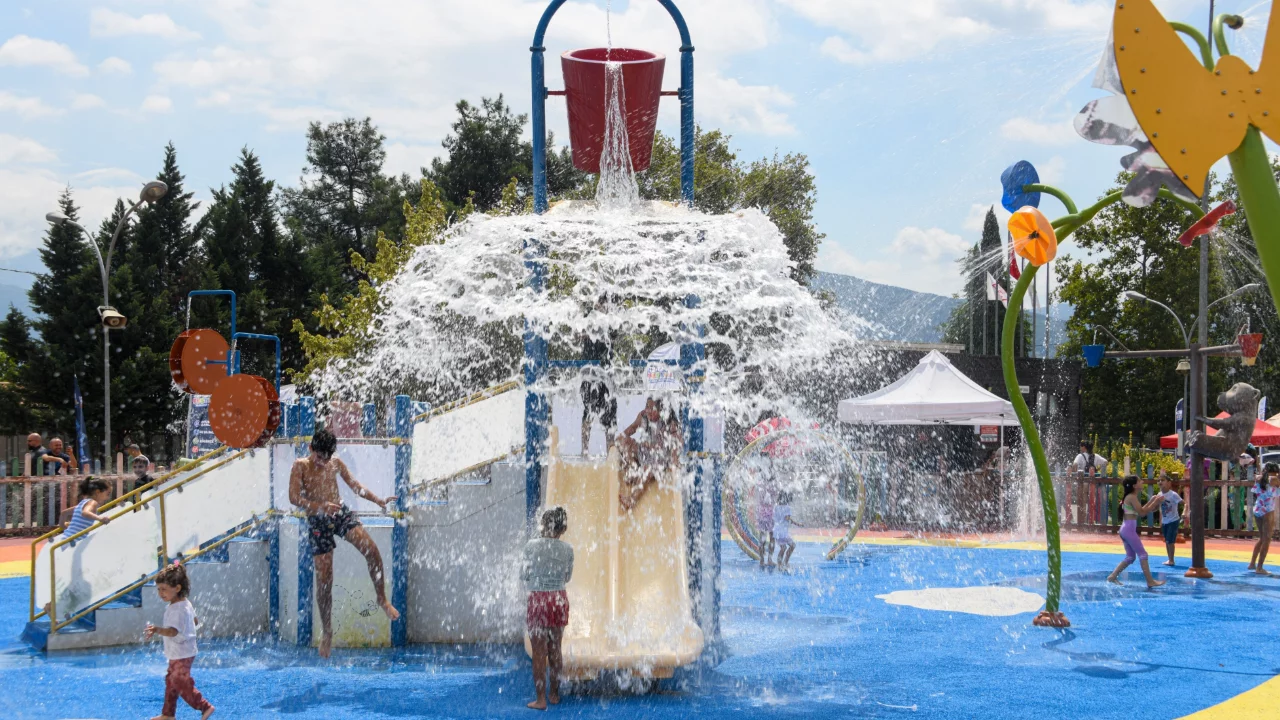Bursa'da çocuklar için eğlence şöleni! Sukaypark renkli görüntülere sahne oldu