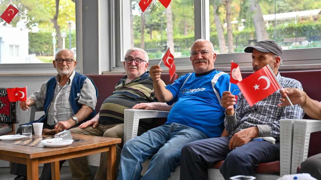 Bursa'da 7'den 70'e zafer sevinci
