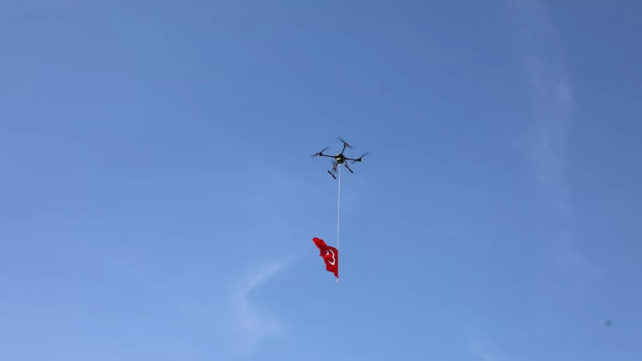 Bursa'da 30 Ağustos coşkusu g&ouml;ky&uuml;z&uuml;ne taşındı