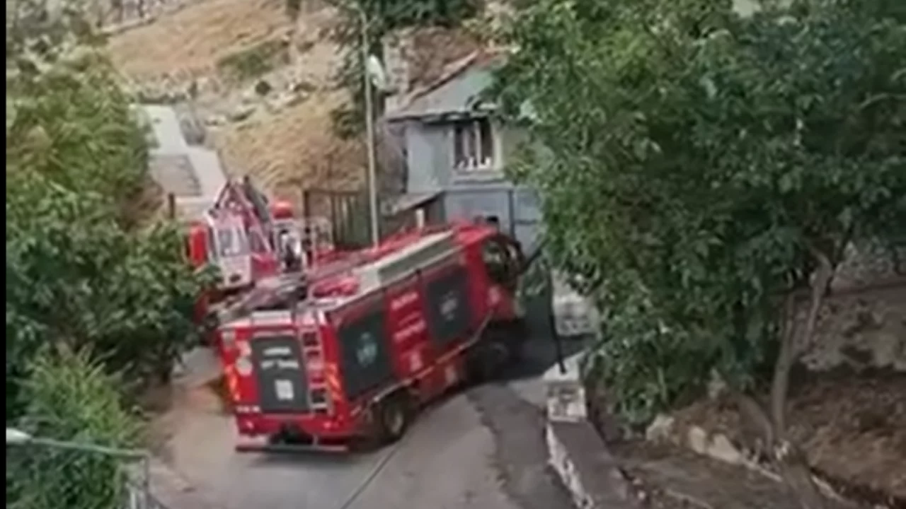 Bursa'da gen&ccedil; şahıs canına kıymaya kalktı! Ekipler olay yerinde...