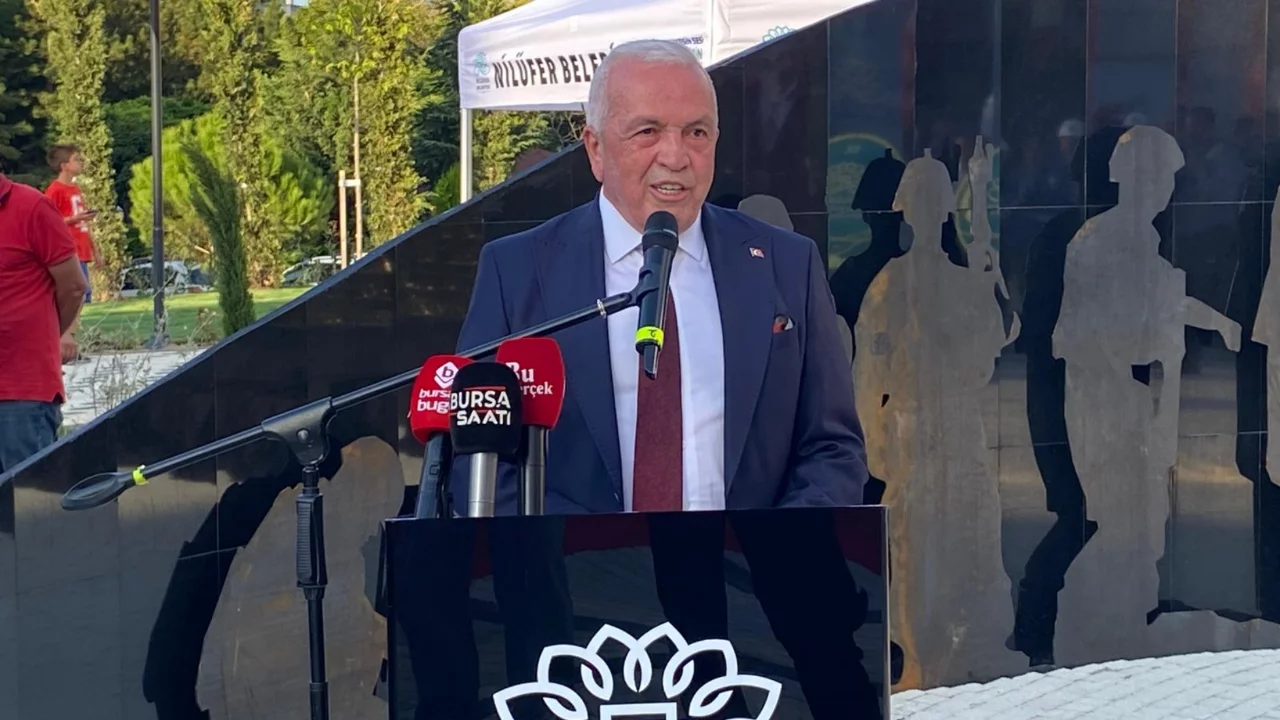 Bursa'da 103 şehidin ismi Şehitler Anıtı'nda &ouml;l&uuml;ms&uuml;zleştirildi